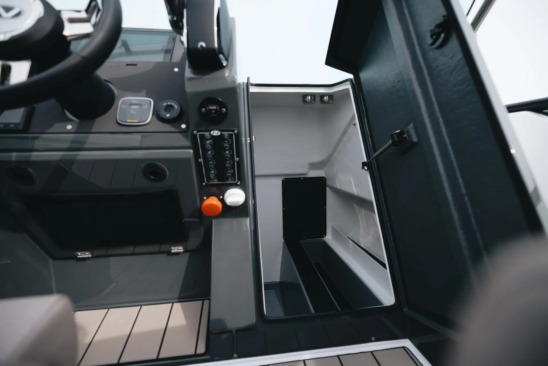 Nordkapp Enduro 705 exterior performance and deck image 18
