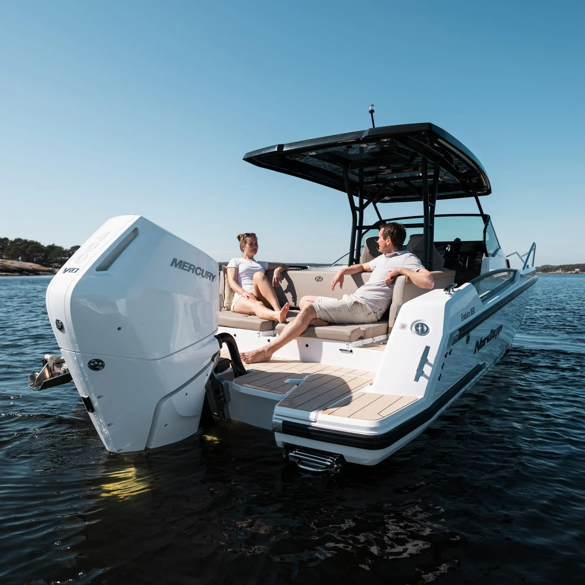Nordkapp Enduro 830 exterior performance and deck image 2
