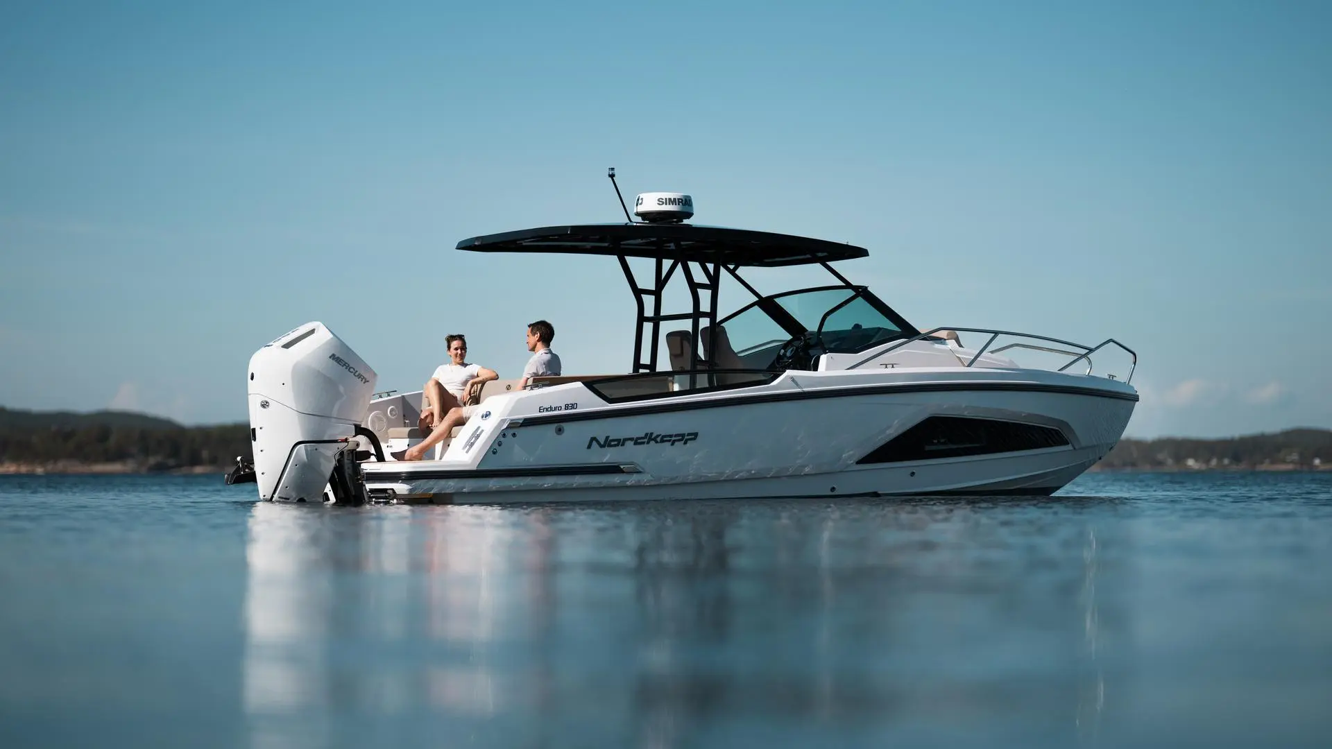 Nordkapp Enduro 830 exterior performance and deck image 7