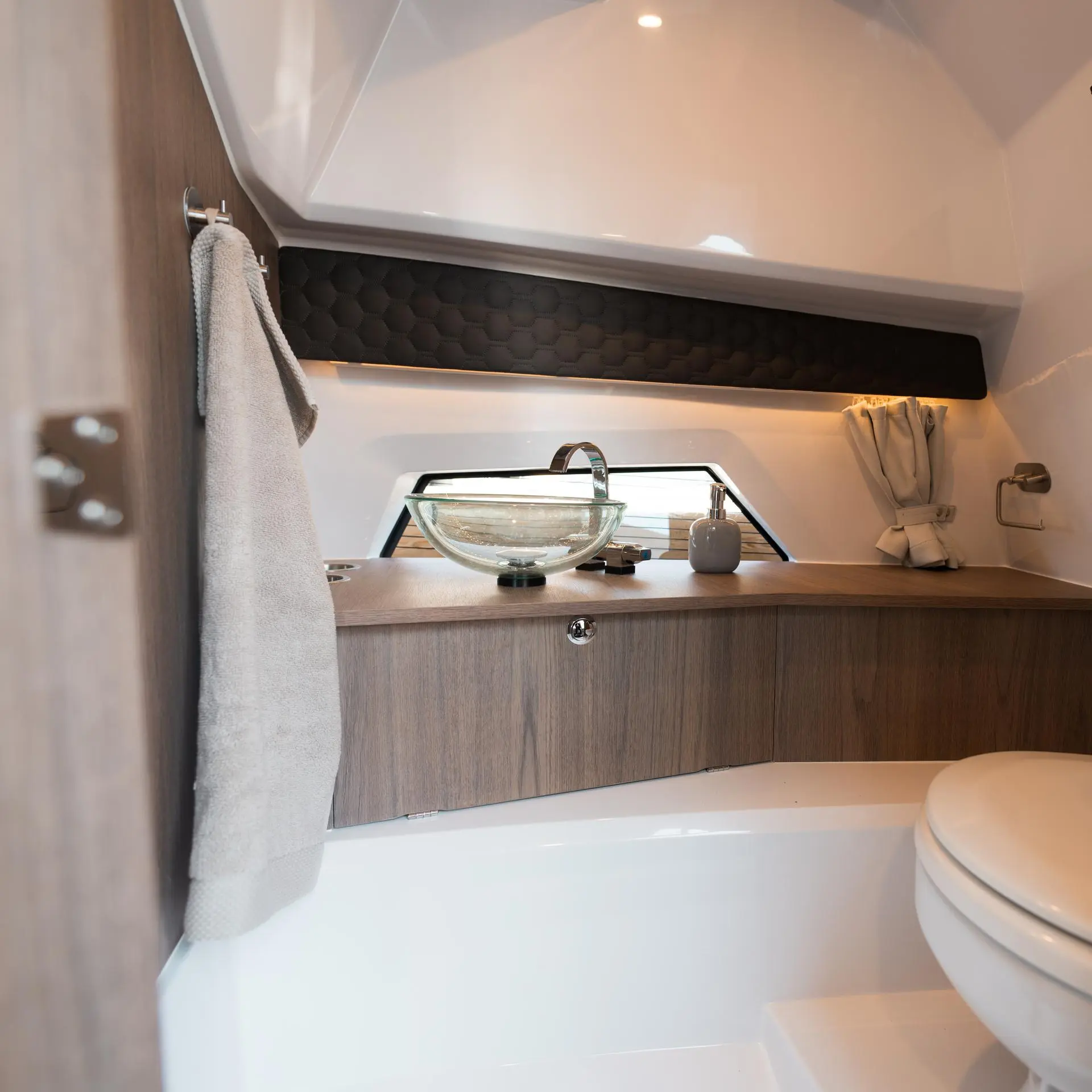 Enduro 830 separate toilet room