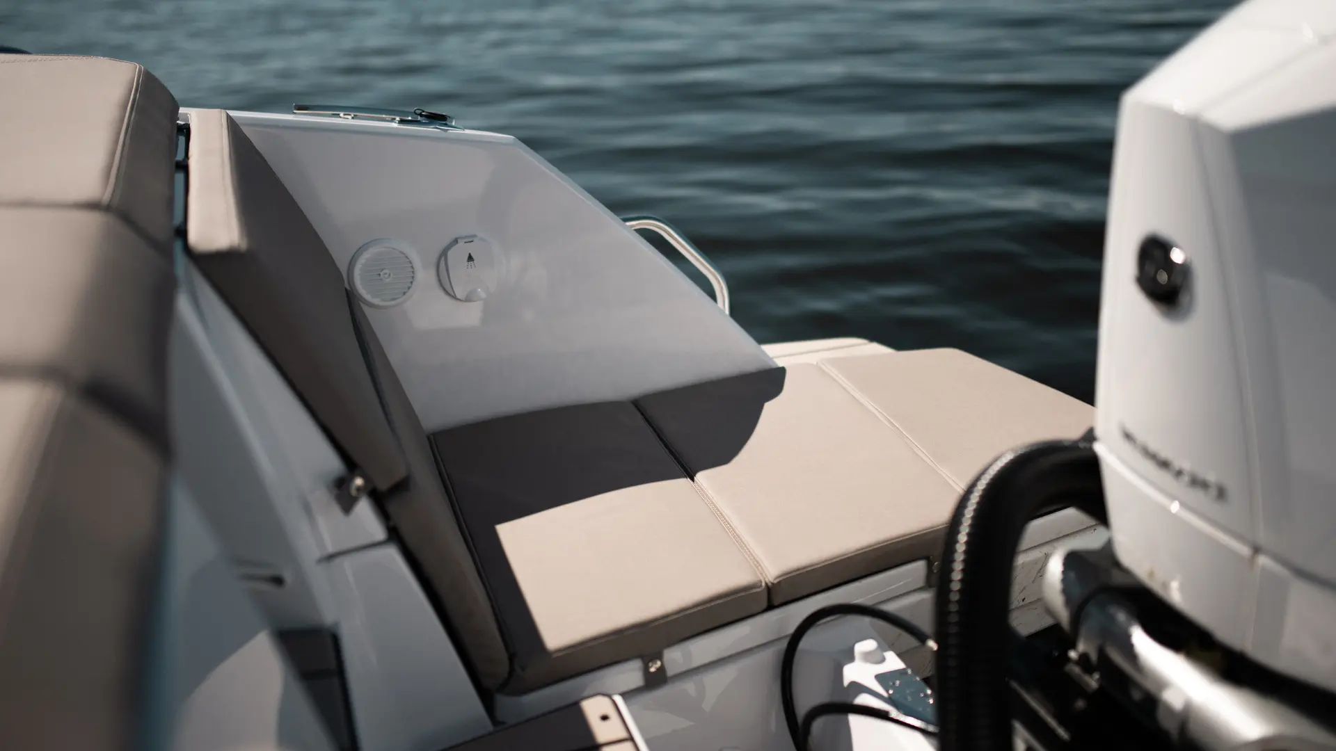 Nordkapp Noblesse 720 exterior performance and deck image 8