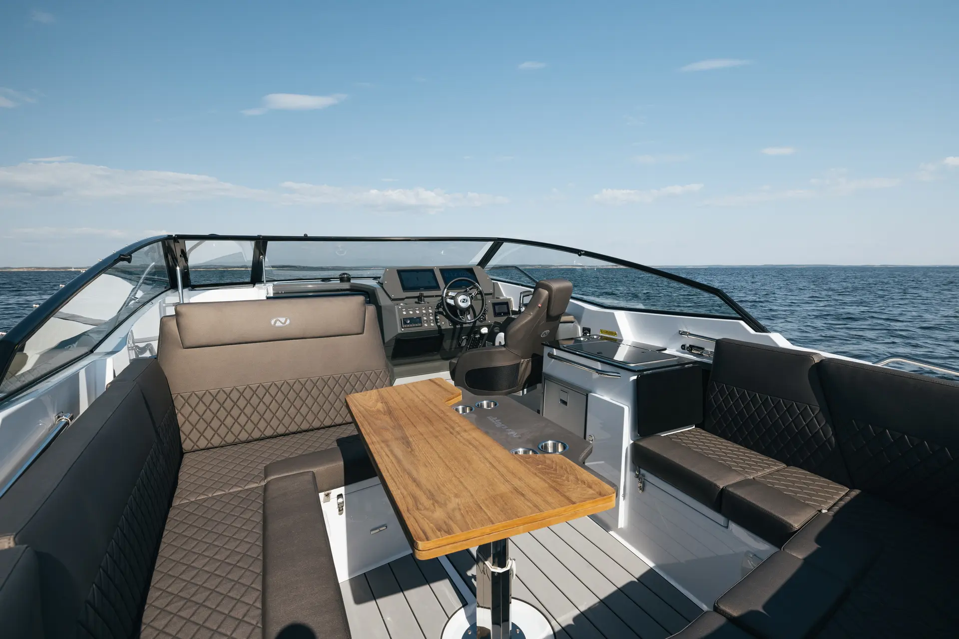 Nordkapp Noblesse 830 exterior performance and deck image 6