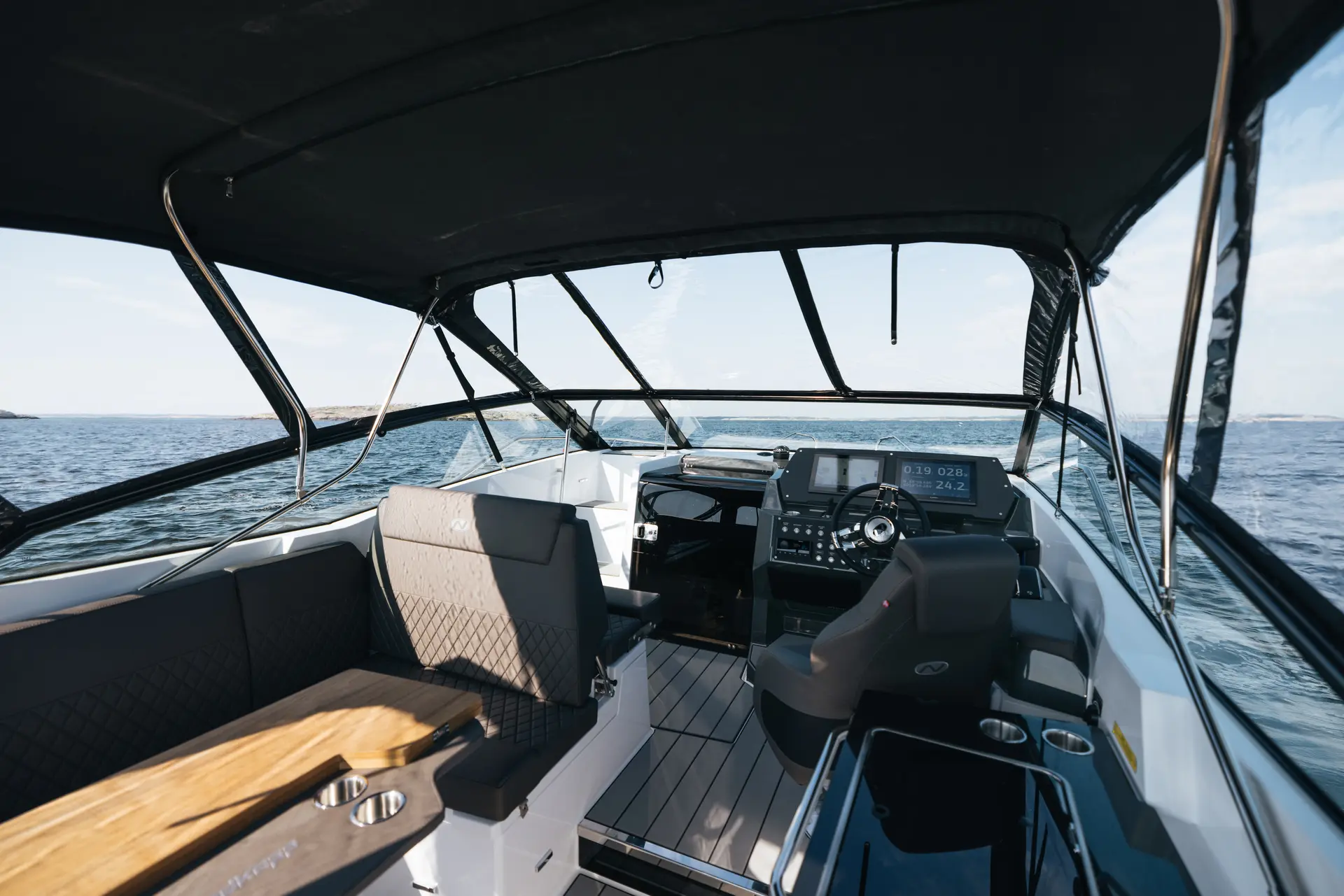 Nordkapp Noblesse 830 exterior performance and deck image 32