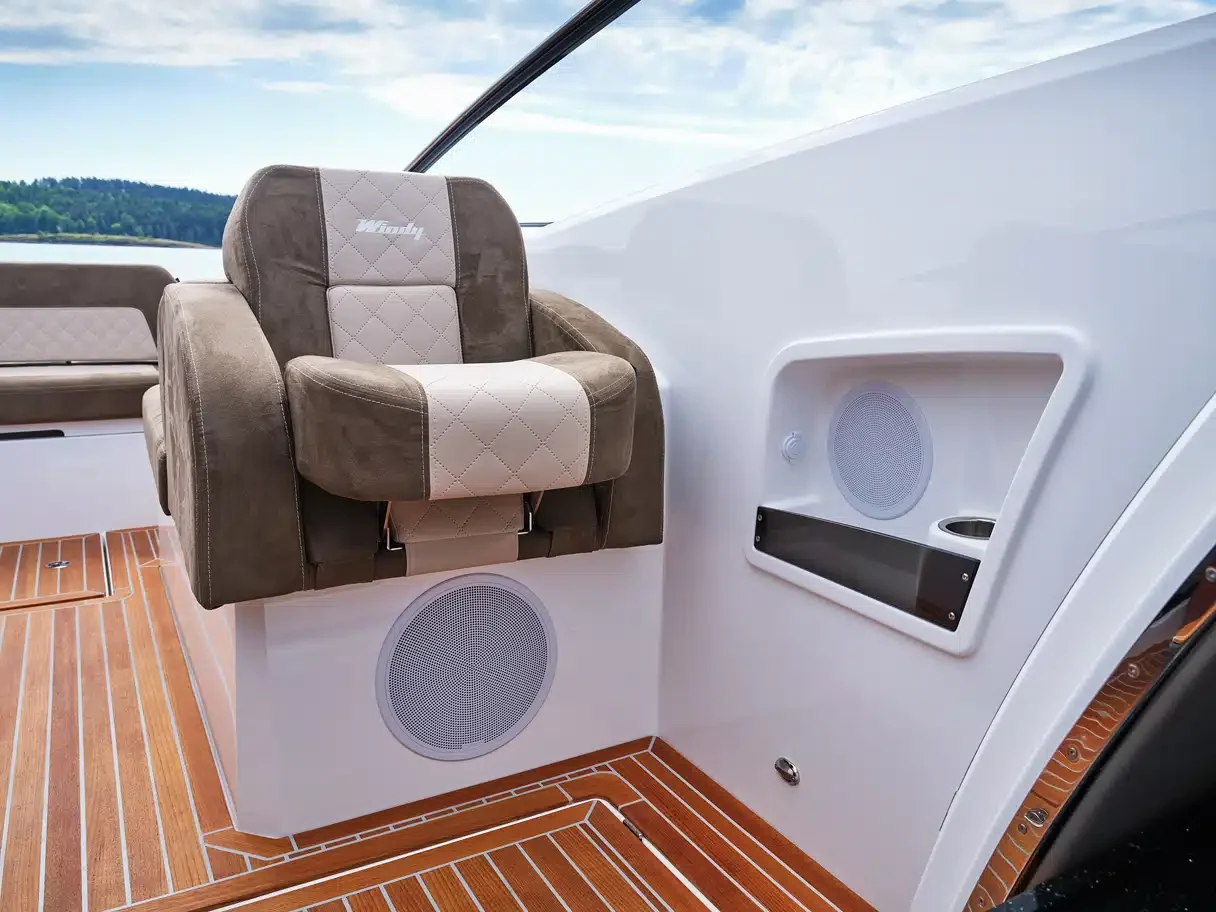 Flexible aft seating