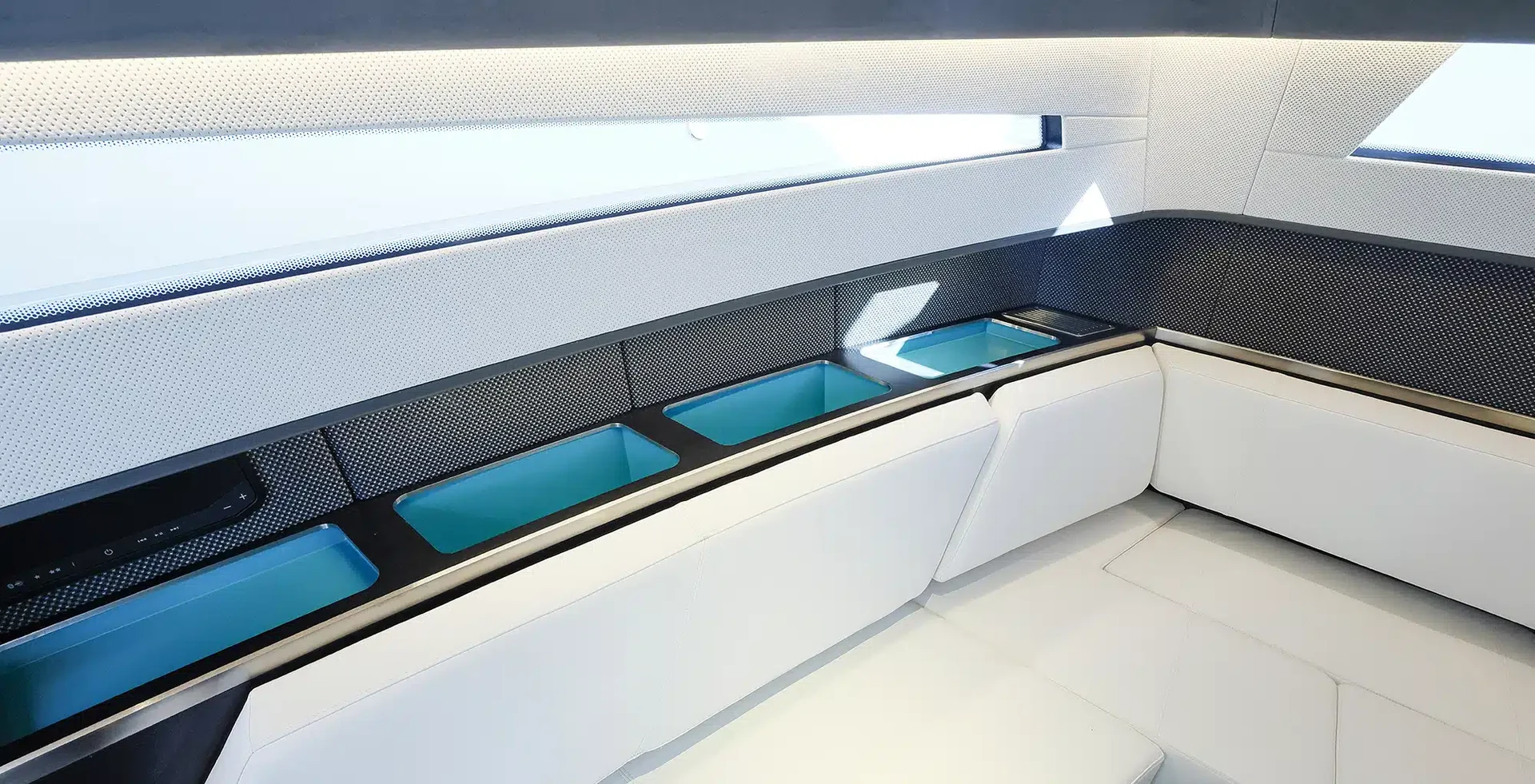 WINDY SR40 interior 2