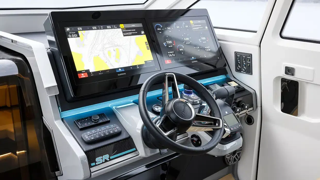 WINDY SR40 interior 5