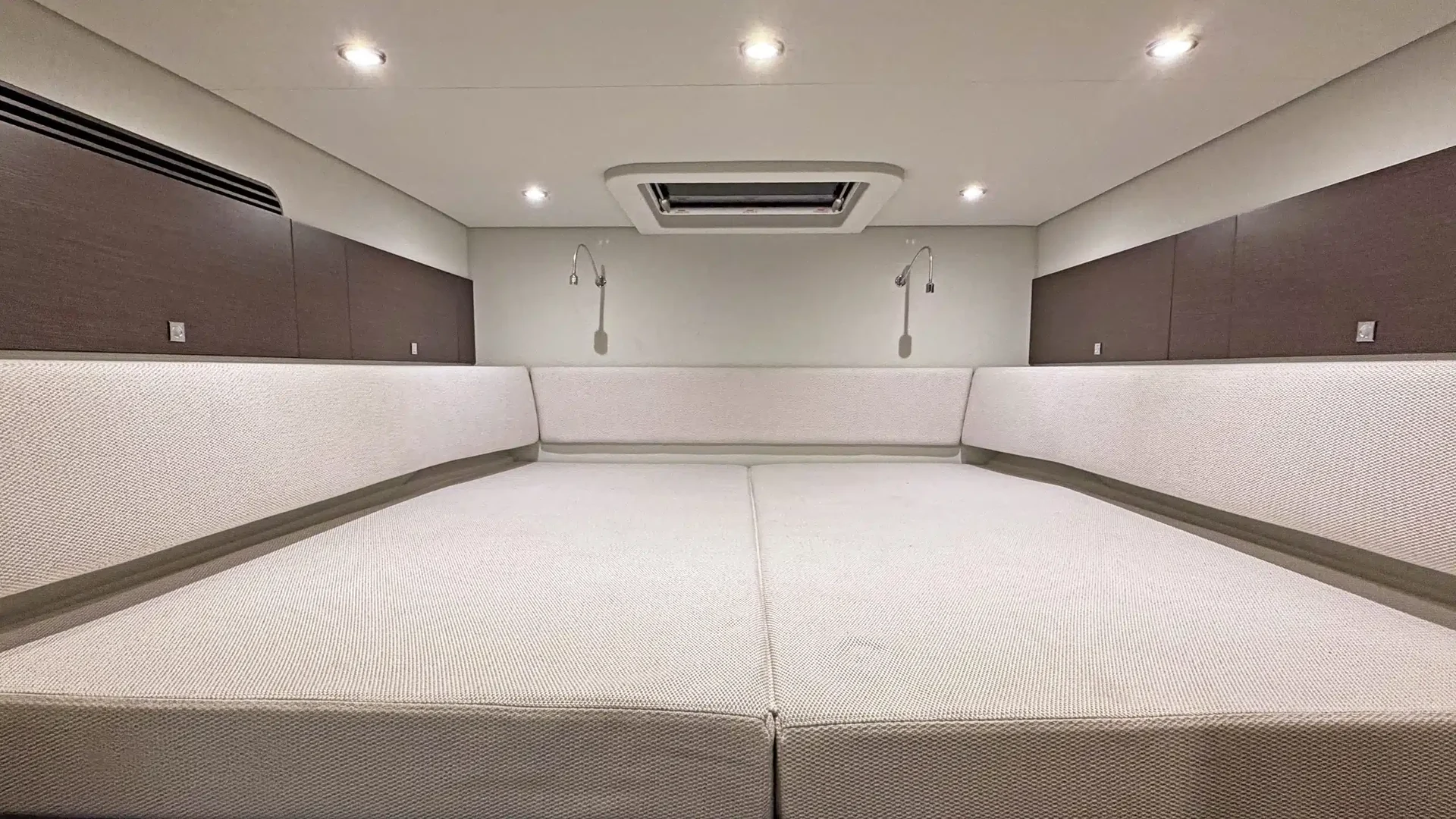 WINDY SR52X interior 5