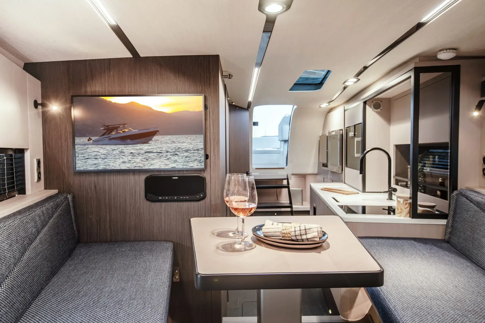 WINDY 40 CAMIRA RS interior 6