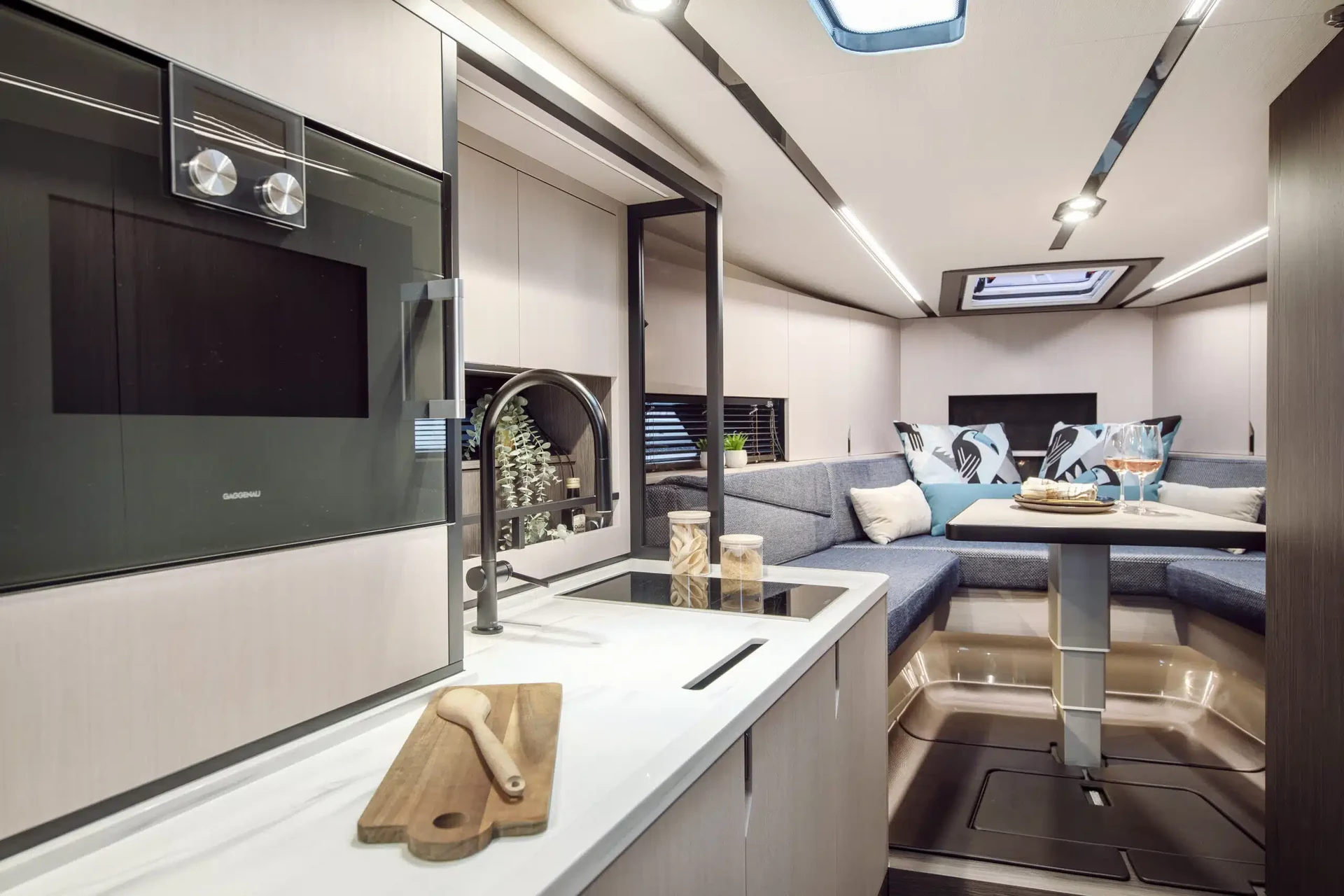 WINDY 40 CAMIRA RS interior 11