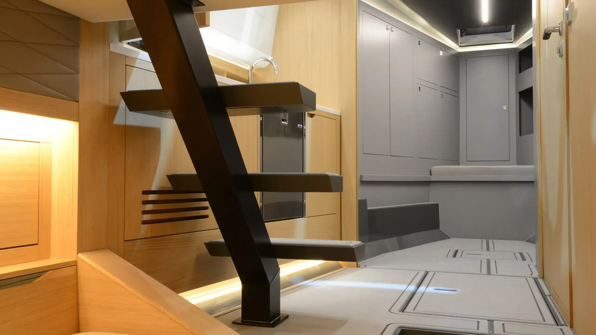 WINDY SR44 interior 1