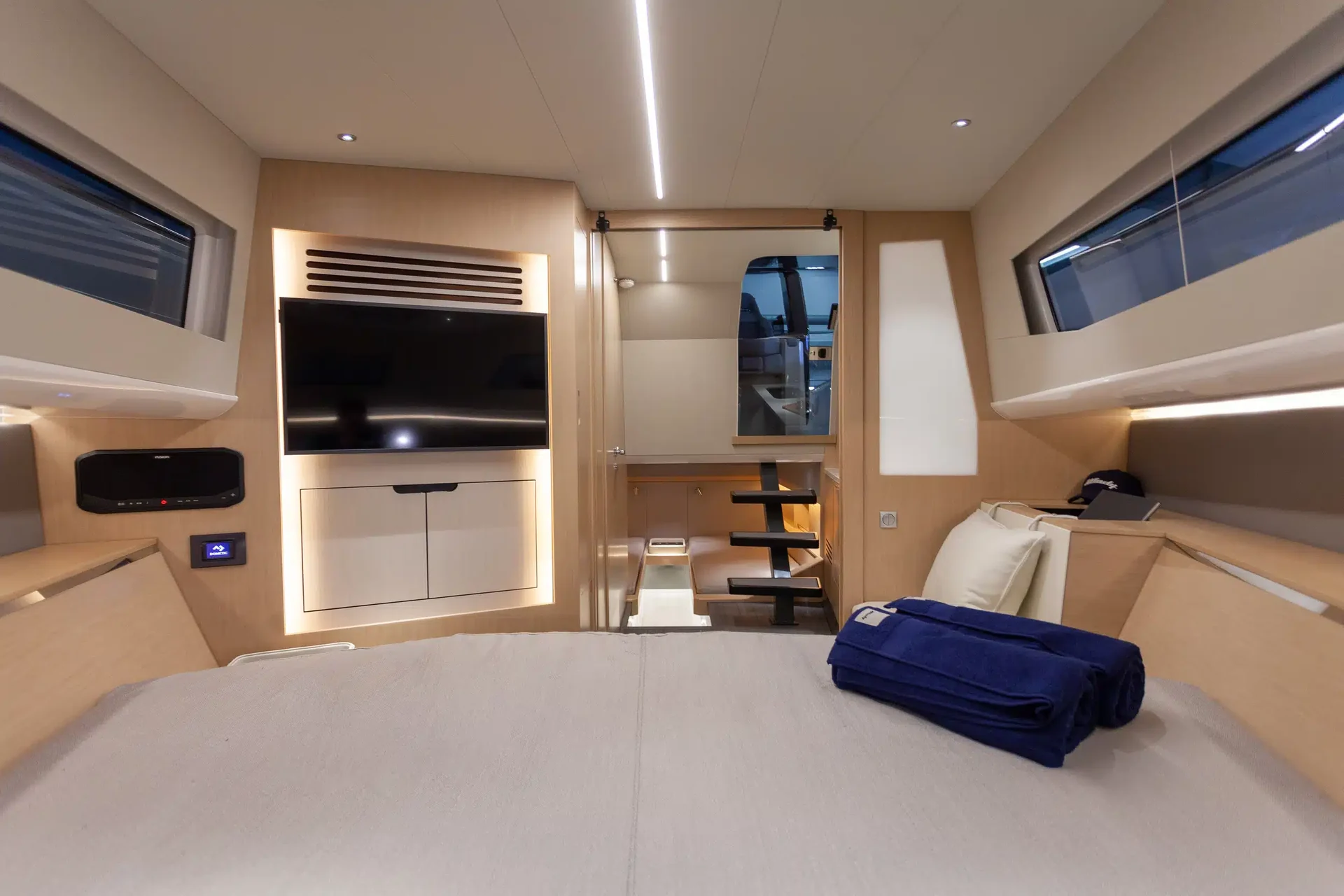 WINDY SR44 interior 3