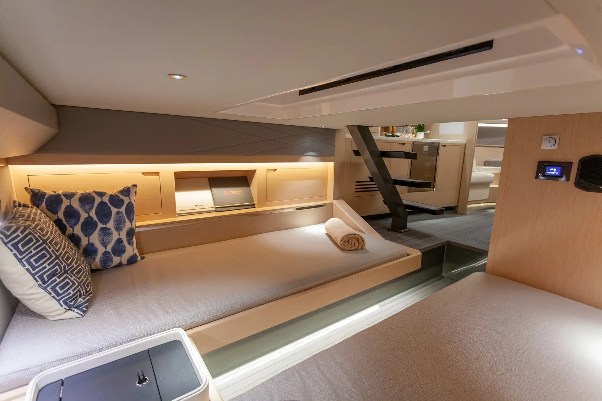 WINDY SR44 interior 5