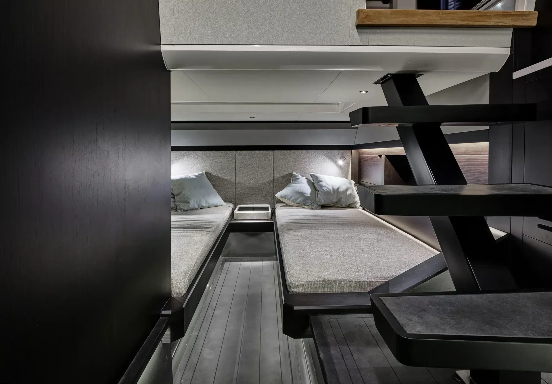WINDY SR44 interior 10